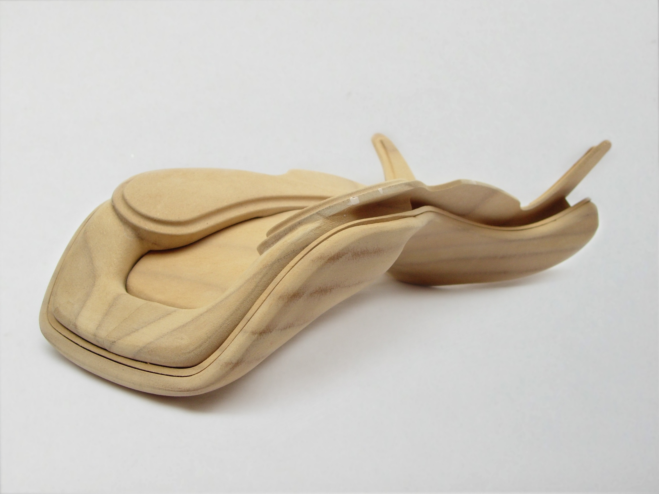 Maquetas hiperrealistas y prototipos-Prototipo | Silla de montar en mdf-2