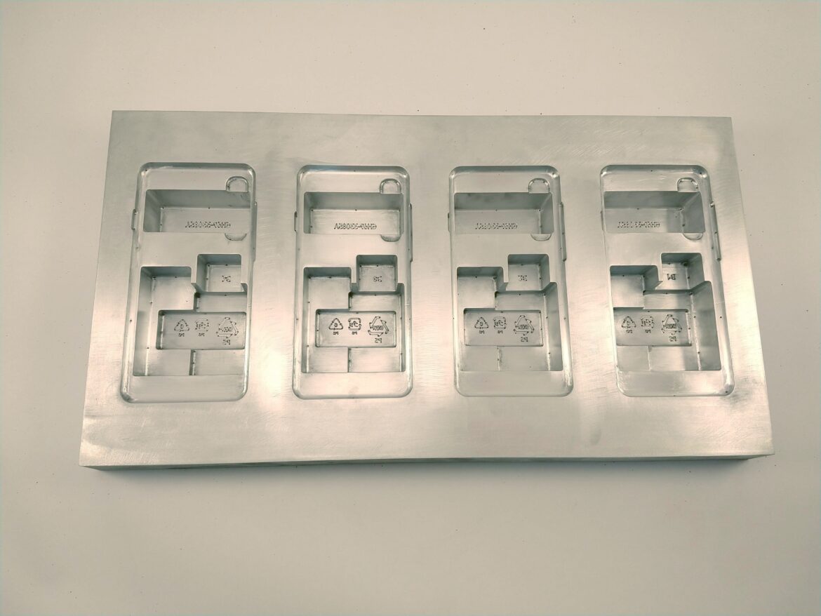 Matriz para termoformado | Cuna para packaging teléfono celular