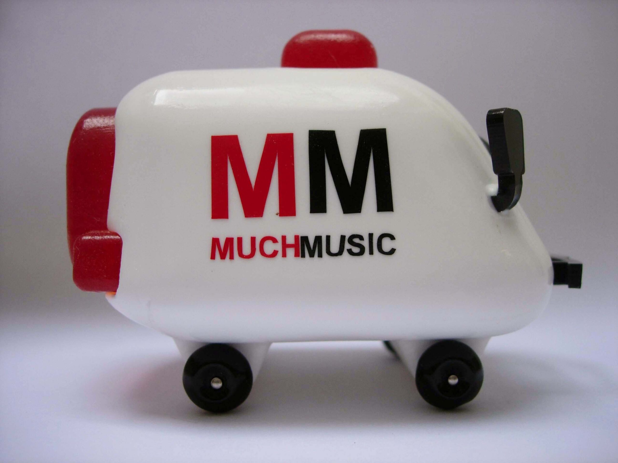 Piezas y moldes en caucho de silicona y resina-Series cortas | Ambulancias much music-4